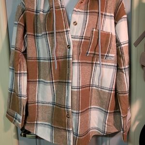 🌞Warm And Cozy 🌞 Plaid Women's Jacket in Brown and White. NWOT